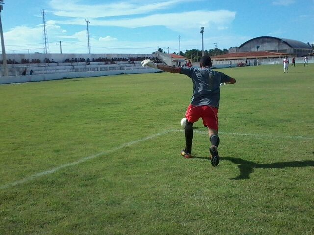 Goleiro Jaildo foi exigido, mas resultado ficou 0 a 0.