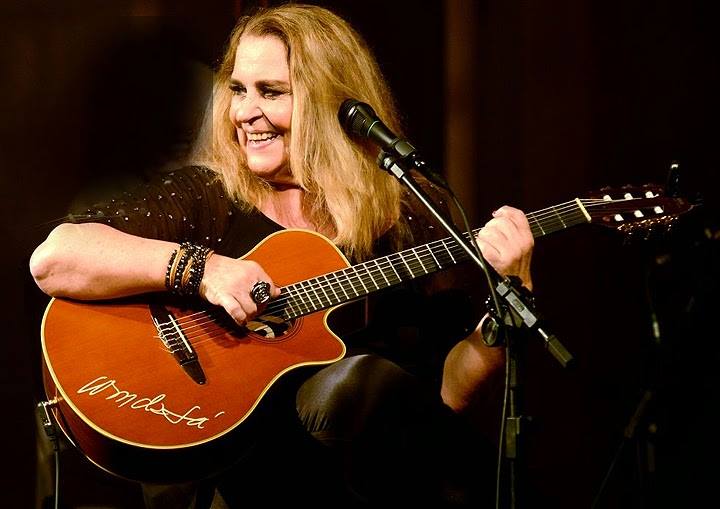 Cantora Wanda Sá.