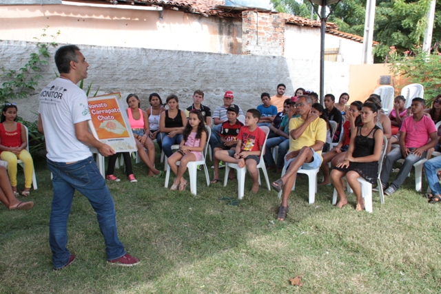 Marco Miranda conversa com crianças, jovens e adultos (Foto: Rogério Correia)