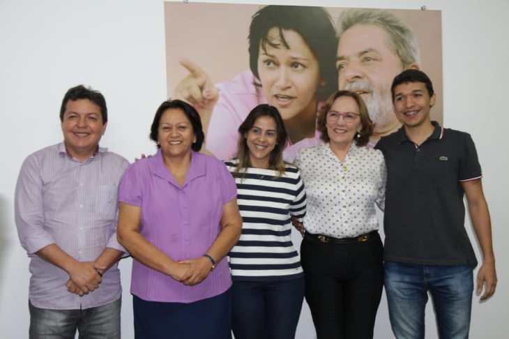 Zenaide e Fátima com grupo de Santa Cruz