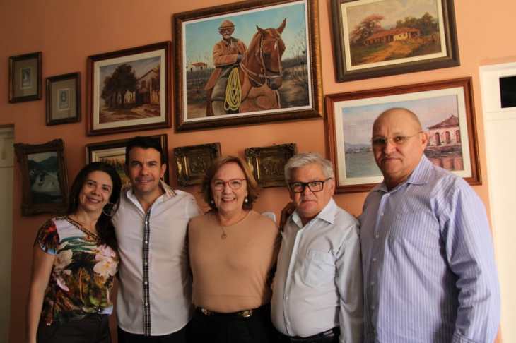 Zenaide e ex-prefeito Padre Jocimar, e vereadores Andreia Araújo, Dedé do Consórcio, e Zé da Noite