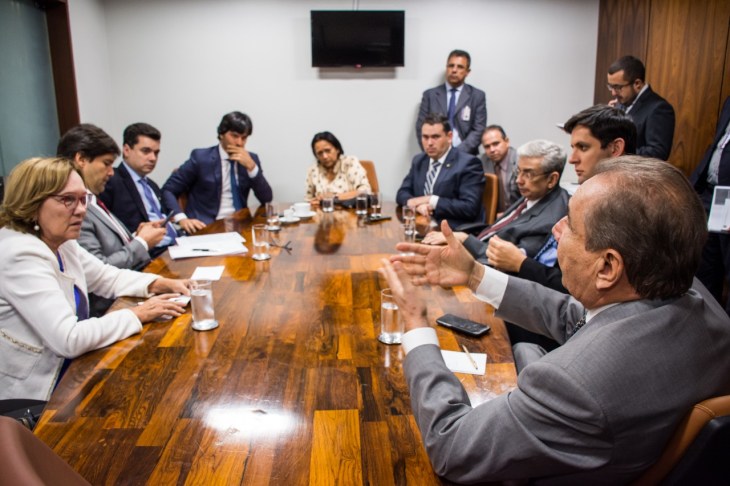 Zenaide Maia na reunião com a bancada